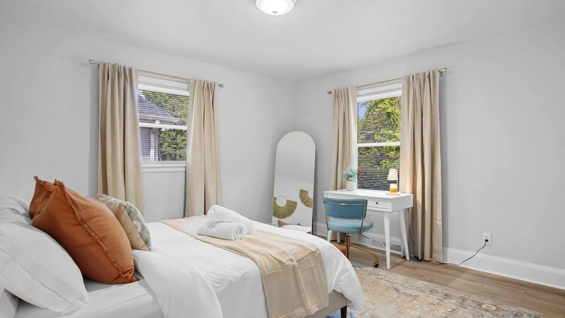 Holiday home 3Bd Near Dt | Bbq, Backyard Games & Outdoor Dining Villa Charlotte