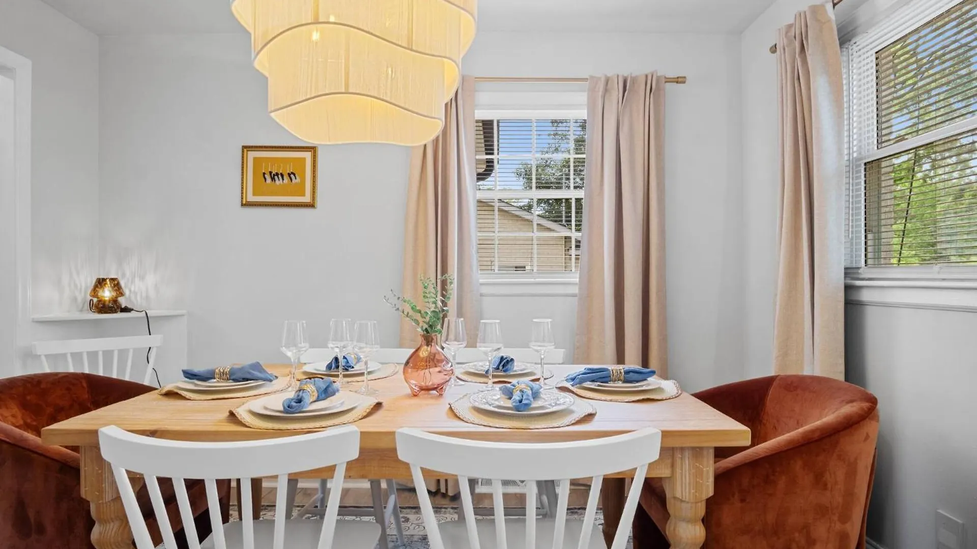 Holiday home 3Bd Near Dt | Bbq, Backyard Games & Outdoor Dining Villa Charlotte